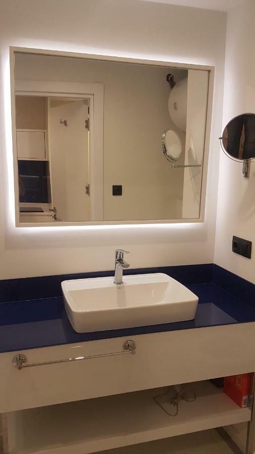 Deluxe Hotel Room In The Heart Of Batumi Orbi City A Block Екстериор снимка